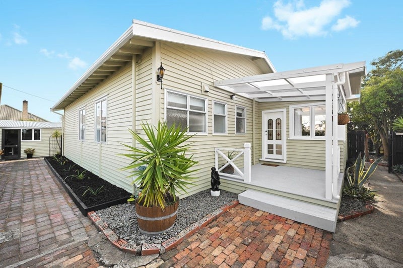 1 Winter Street, Fairfield, Hamilton - Carousel 28