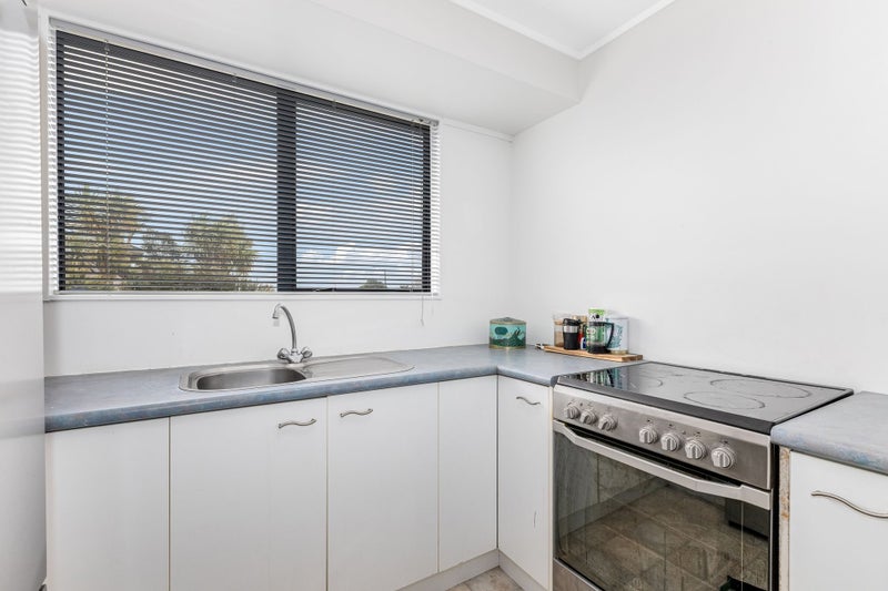 29 Doncaster Terrace, Ascot Park, Porirua - Carousel 2