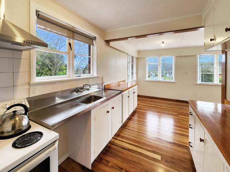 270 Waddington Drive, Naenae, Lower Hutt - Carousel 1