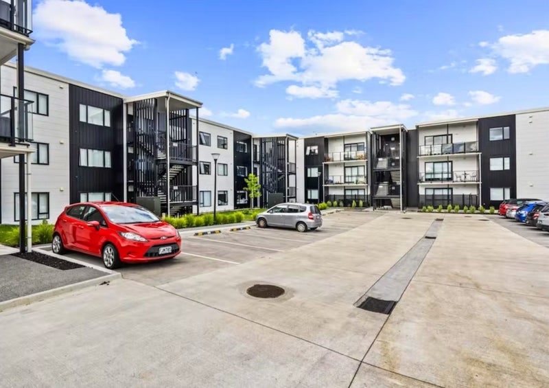203/17 Vialou Street, Hamilton Central, Hamilton - Carousel 2