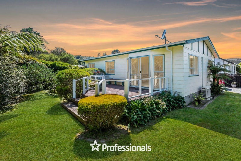 1 Gemstone Drive, Birchville, Upper Hutt - Carousel 1