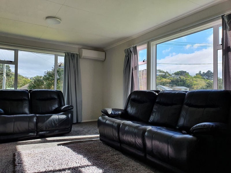 11 Kipling Street, Johnsonville, Wellington - Carousel 1