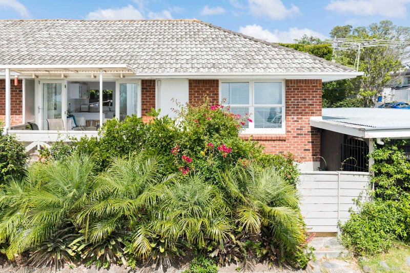 1/73 Castor Bay Road, Castor Bay, Auckland - Carousel 1