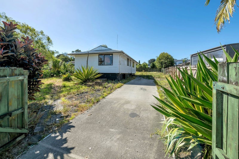 1 Midgley Road, West Harbour, Auckland - Carousel 1
