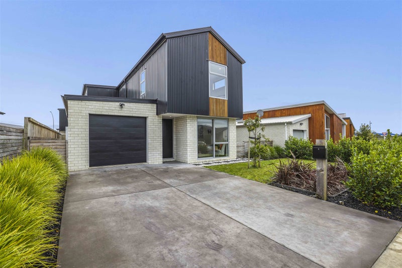 21 Whakapono Avenue, Baverstock, Hamilton - Carousel 1