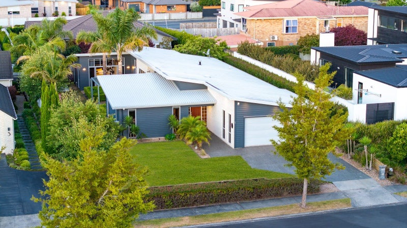 5 Featherstone Drive, Flagstaff, Hamilton - Carousel 3