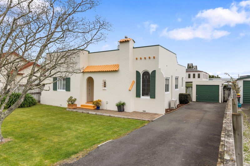 15 Bell Street, Hamilton East, Hamilton - Carousel 1