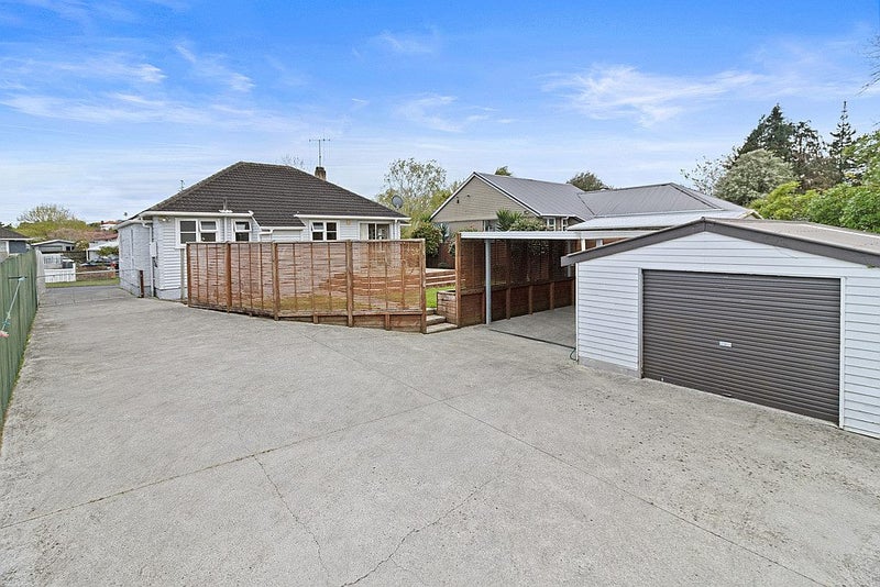 4 Stokes Crescent, Maeroa, Hamilton - Carousel 1
