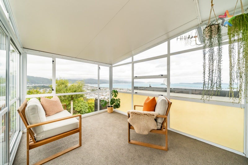 4/30 London Road, Korokoro, Lower Hutt - Carousel 2