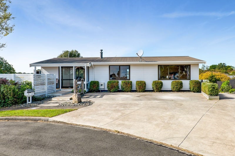 3 Milne Place, Merrilands, New Plymouth - Carousel 2