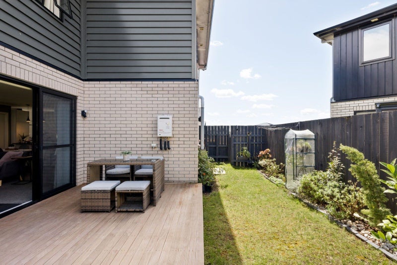 2/2 Mila Paige Close, Glenview, Hamilton - Carousel 2