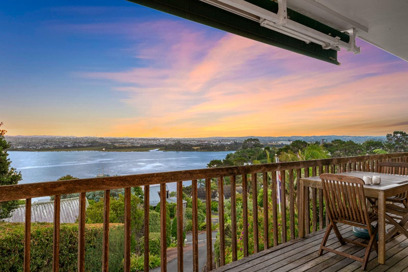 32 Telstar Place, Beach Haven, Auckland - Carousel 1