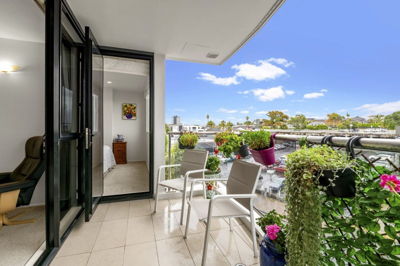 4H/175 Hurstmere Road, Takapuna, Auckland - Carousel 1