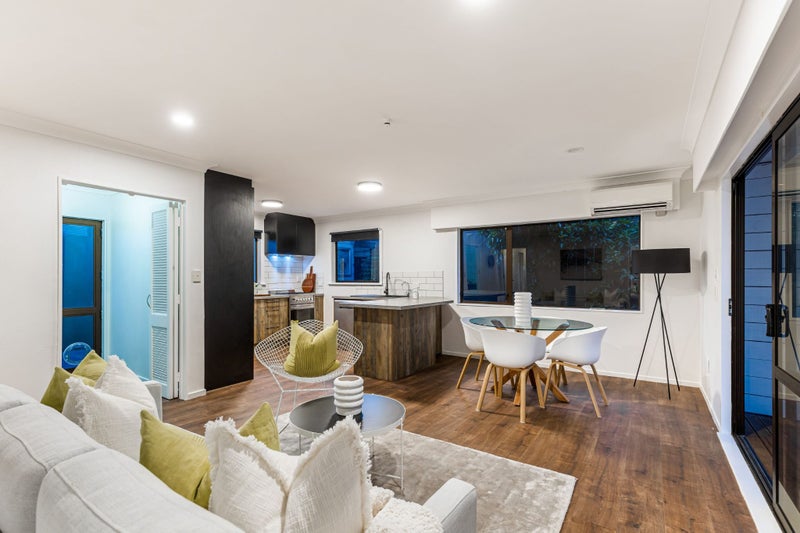 2/26 Forest Hill Road, Henderson, Auckland - Carousel 1