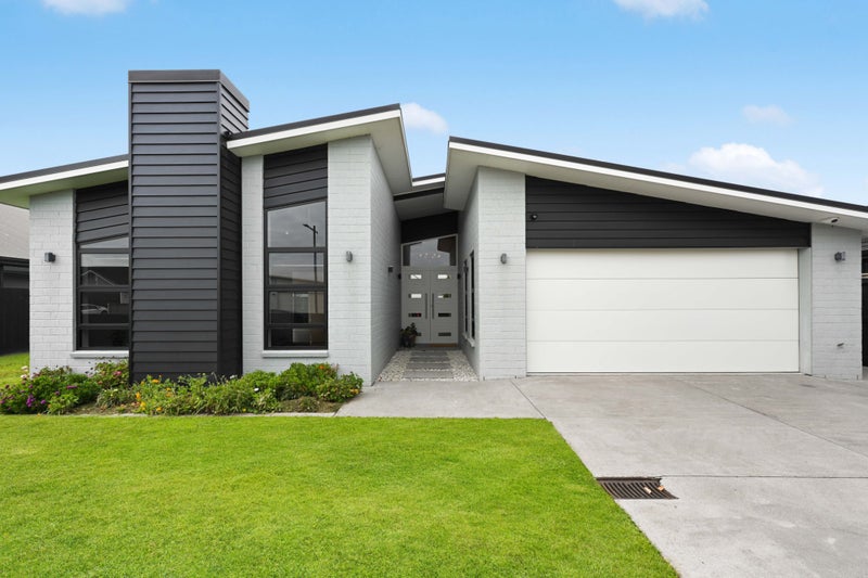 224 Cumberland Drive, Flagstaff, Hamilton - Carousel 1