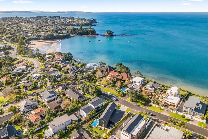 11 Sharon Road, Waiake, Auckland - Carousel 27