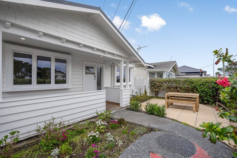 4 Collins Street, Petone, Lower Hutt - Carousel 1