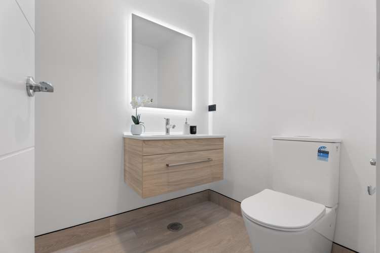 4/5 Vesty Avenue, Hillcrest, Hamilton - Carousel 12