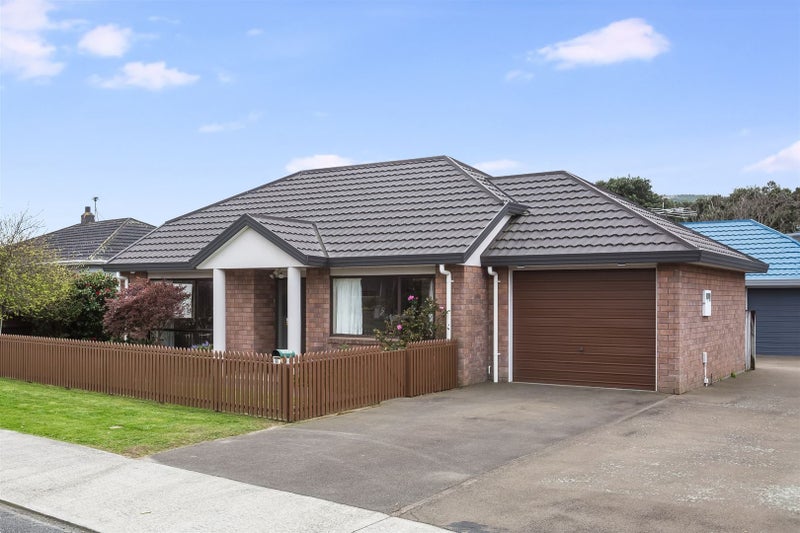 60 Oxford Street, Tawa, Wellington - Carousel 1