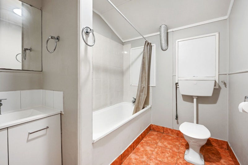 211 Cambridge Road, Hillcrest, Hamilton - Carousel 12