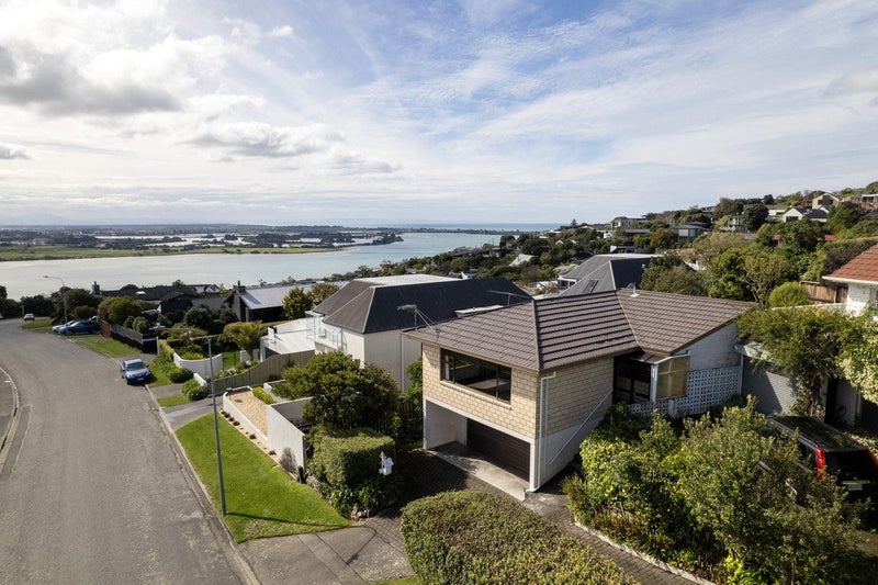 1/81 Cannon Hill Crescent, Mount Pleasant, Christchurch - Carousel 1