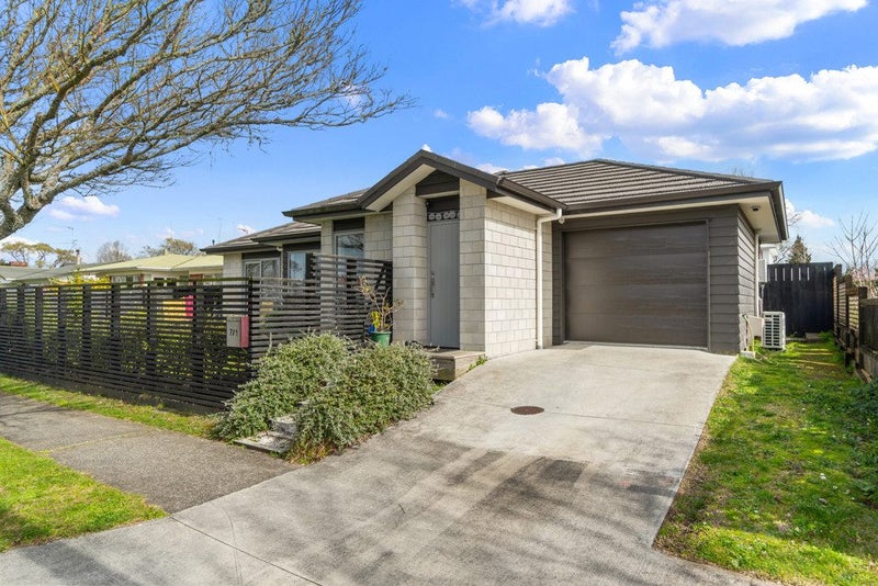 1/7 Rutherford Street, Chedworth, Hamilton - Carousel 12