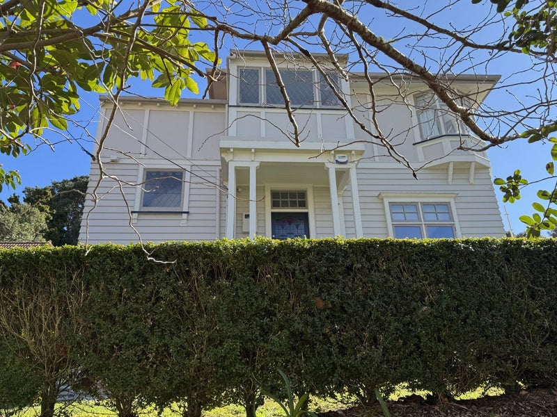 14 Glen Road, Kelburn, Wellington - Carousel 1