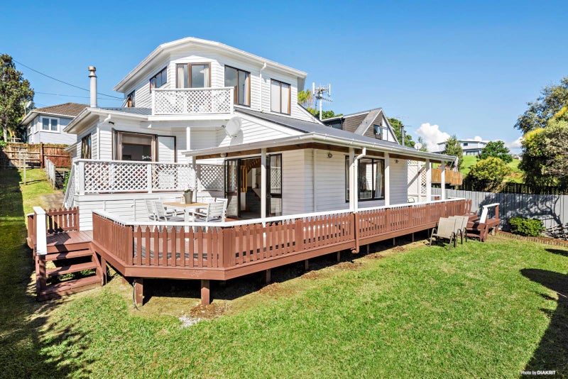 2/188 East Coast Road, Forrest Hill, Auckland - Carousel 1