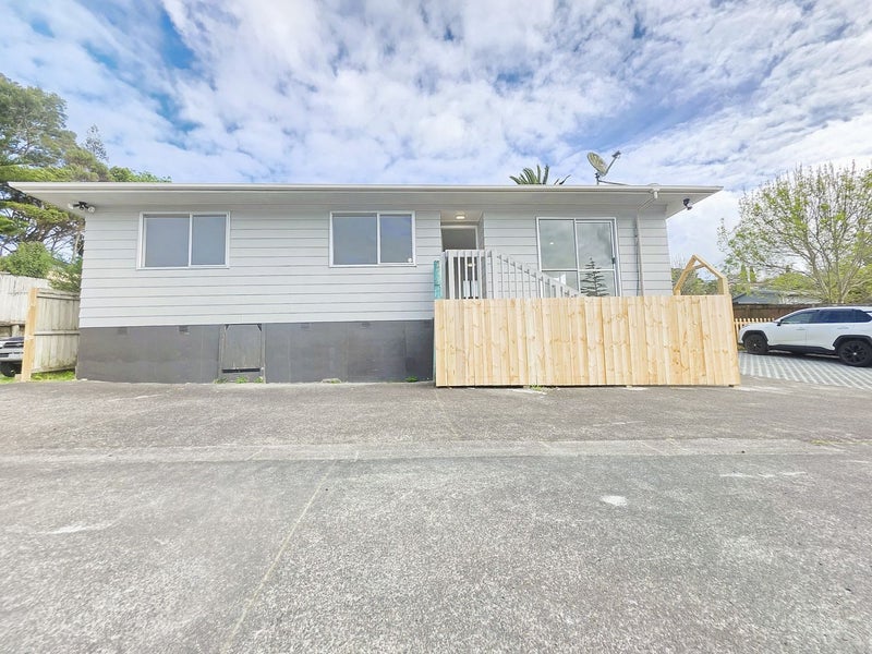 7 Garton Drive, Massey, Auckland - Carousel 1