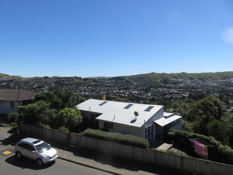 18 Carluke Street, Paparangi, Wellington - Carousel 22
