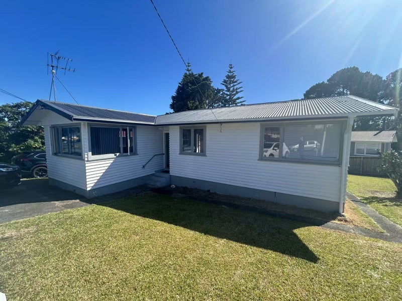 6 Lucknow Place, Blockhouse Bay, Auckland - Carousel 1