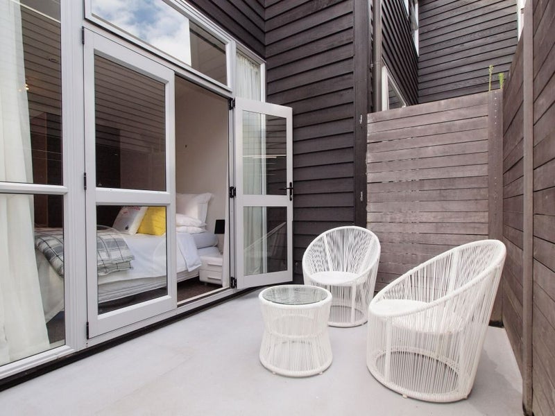 8/337 Jackson Street, Petone, Lower Hutt - Carousel 9