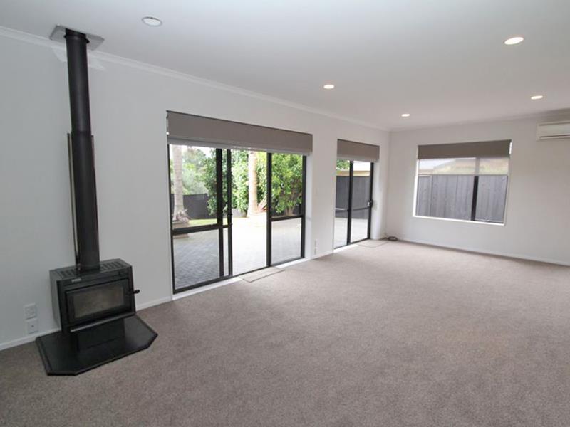 38 Sandwick Drive, Weymouth, Auckland - Carousel 2