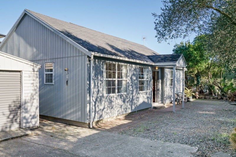 1140 Papamoa Beach Road, Papamoa Beach, Papamoa - Carousel 2
