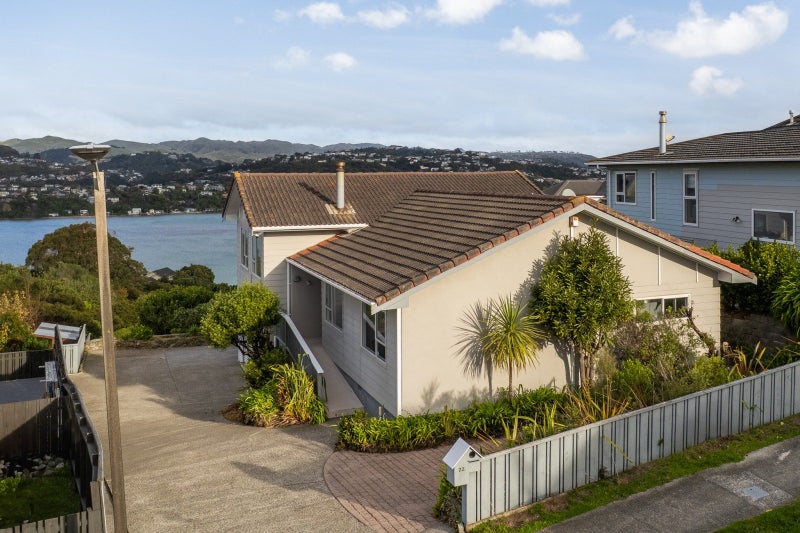 22 Bodmin Terrace, Camborne, Porirua - Carousel 1