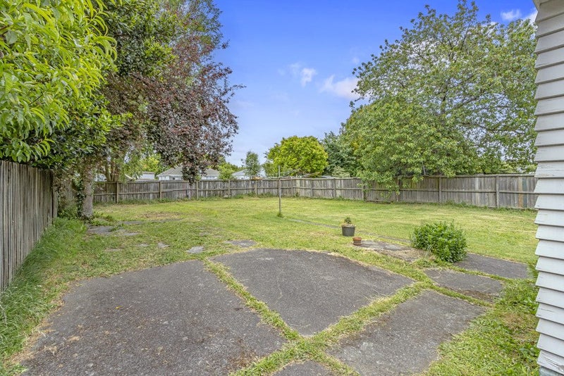 27 Earnslaw Crescent, Bryndwr, Christchurch - Carousel 2