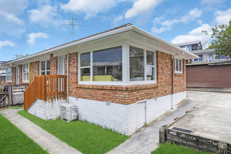 2/180 Archers Road, Glenfield, Auckland - Carousel 1