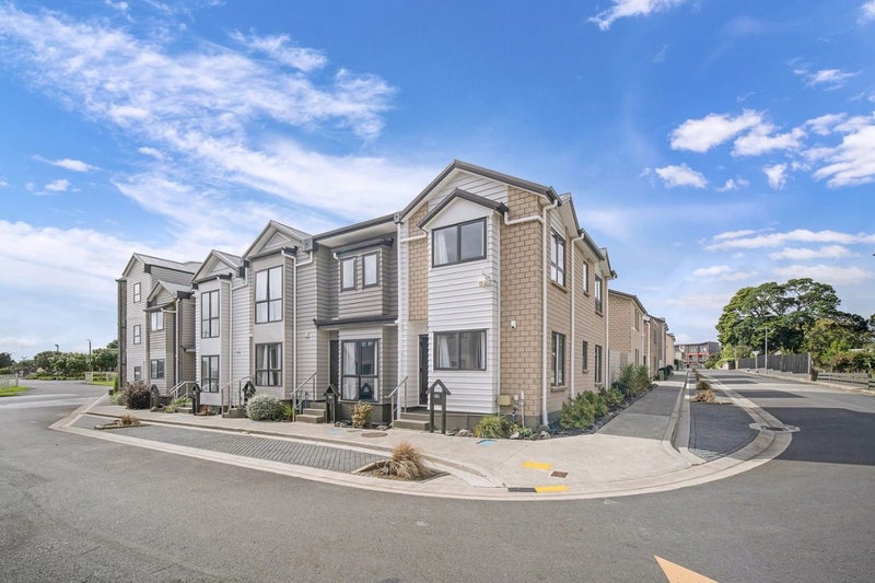 9/4 Wallson Crescent, Wiri, Auckland - Carousel 2