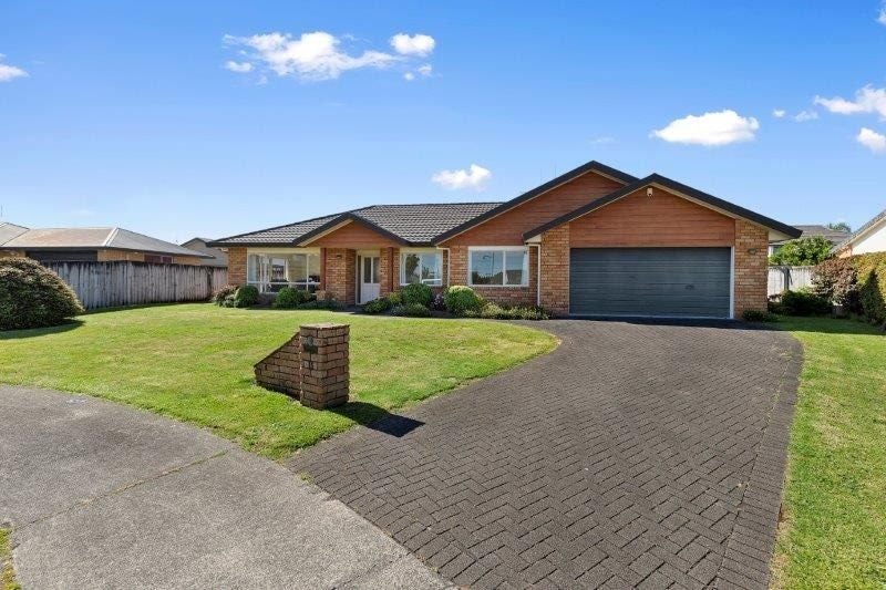 15 Thistlewood Avenue, Hamilton East, Hamilton - Carousel 1