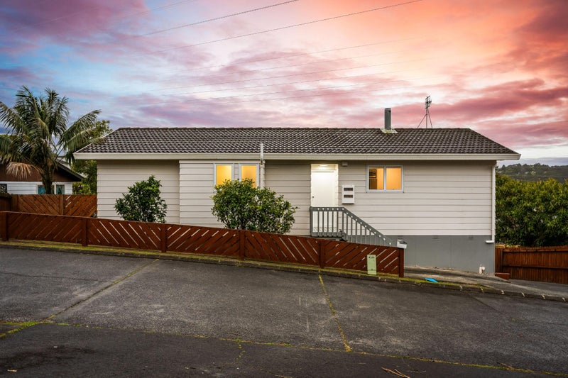 24 Halloran Place, Massey, Auckland - Carousel 2