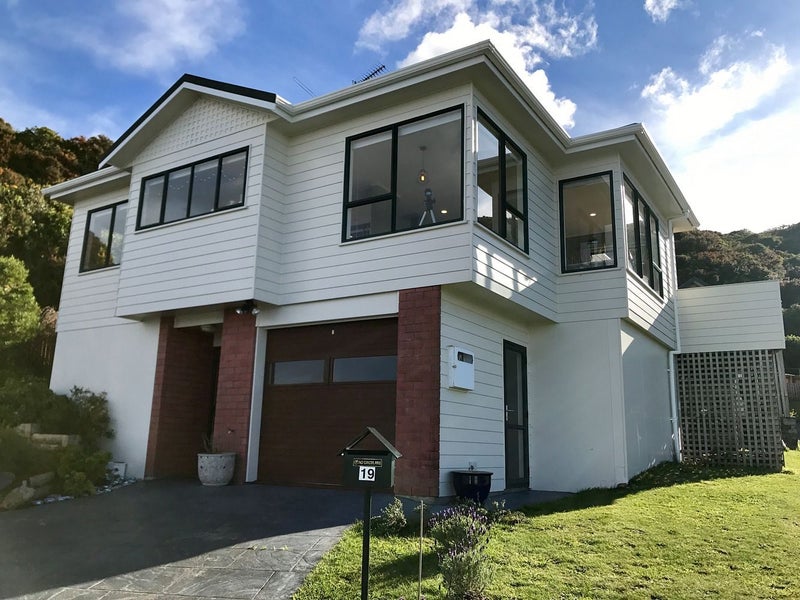 19 Jaunpur Crescent, Broadmeadows, Wellington - Carousel 1