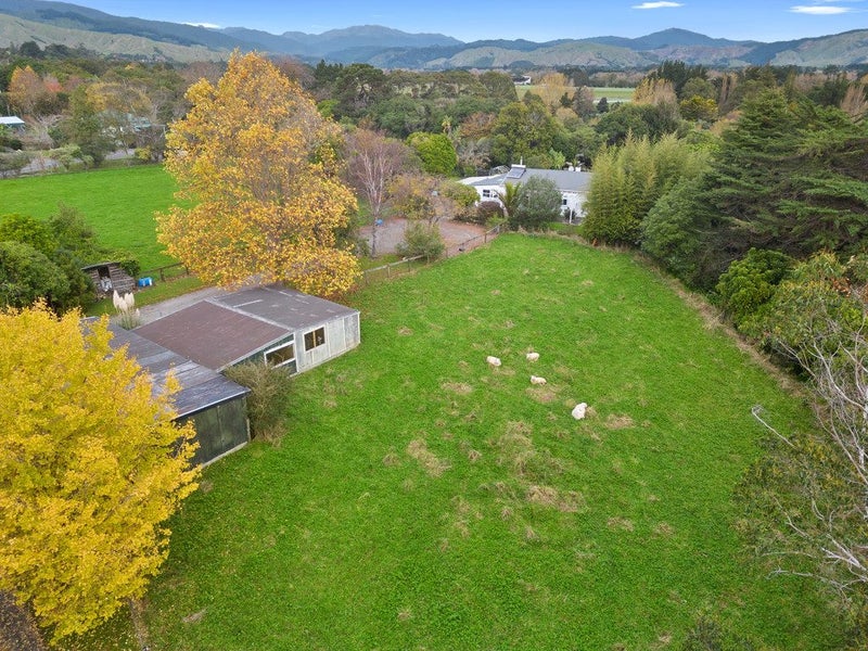 46 County Road, Otaki - Carousel 1