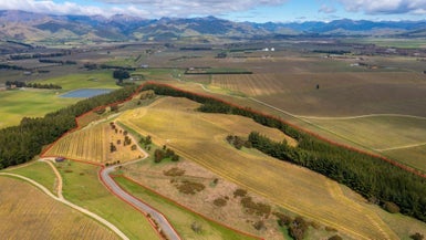 447 Lake Hawea-Albert Town Road, Albert Town, Wānaka - Carousel 1