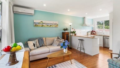 3 Novar Place, Point Chevalier, Auckland - Carousel 1