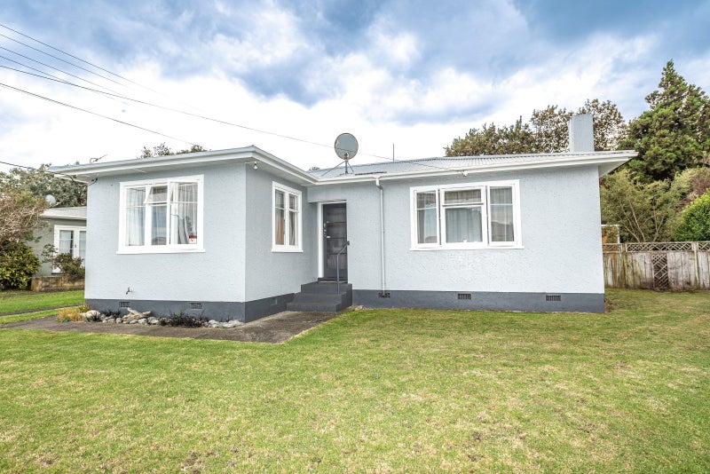 8 Harris Place, Gonville, Whanganui - Carousel 1