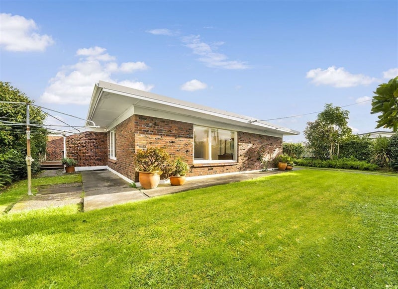 17 Edgerton Road, Te Atatu Peninsula, Auckland - Carousel 1
