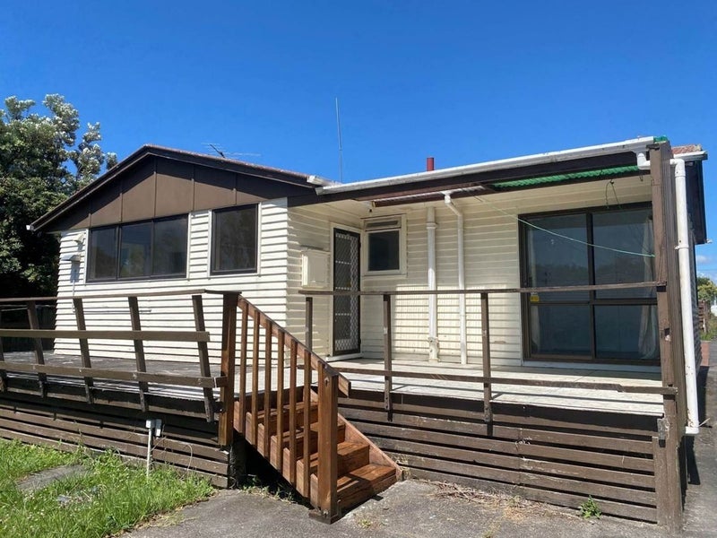 32 Pembroke Street, Papatoetoe, Auckland - Carousel 1