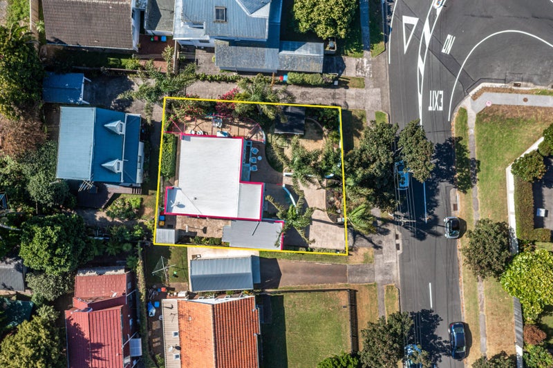 21 Queensway, Three Kings, Auckland - Carousel 25