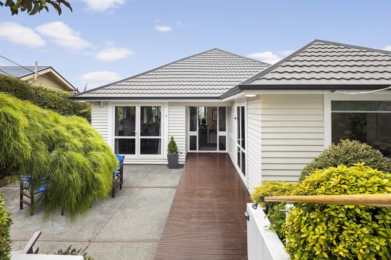 7 Mertoun Terrace, Highbury, Wellington - Carousel 2