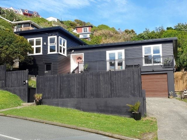6 View Road, Titahi Bay, Porirua - Carousel 1